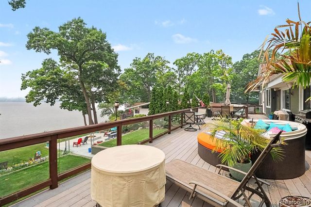 3233 Shawnee Lane, Waterford, MI 48329