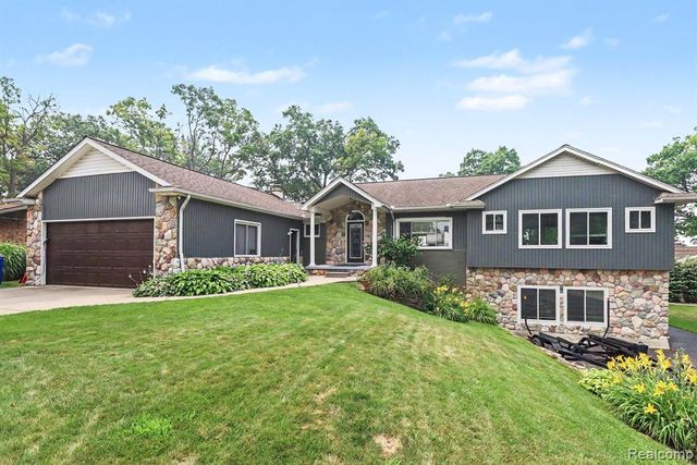 3233 Shawnee Lane, Waterford, MI 48329