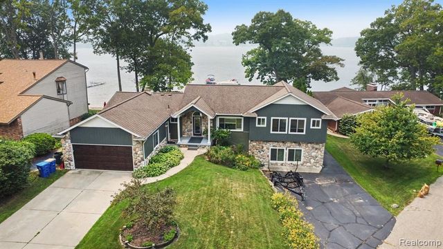 3233 Shawnee Lane, Waterford, MI 48329