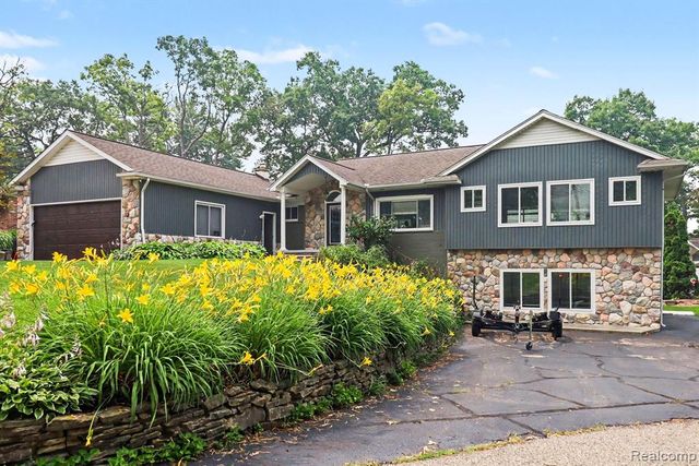 3233 Shawnee Lane, Waterford, MI 48329
