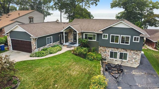 3233 Shawnee Lane, Waterford, MI 48329