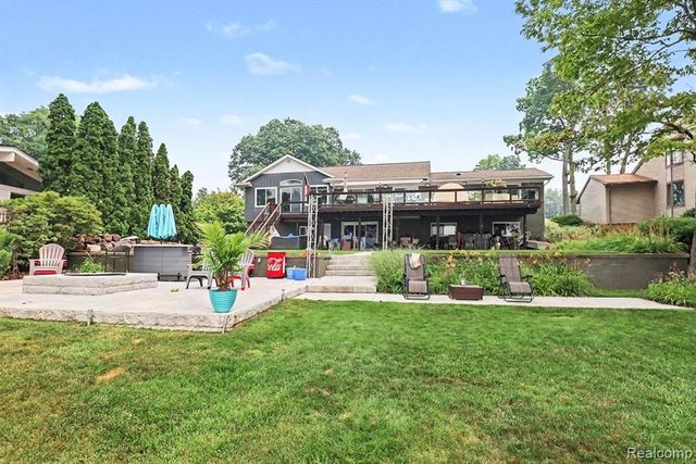 3233 Shawnee Lane, Waterford, MI 48329