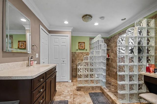 3233 Shawnee Lane, Waterford, MI 48329