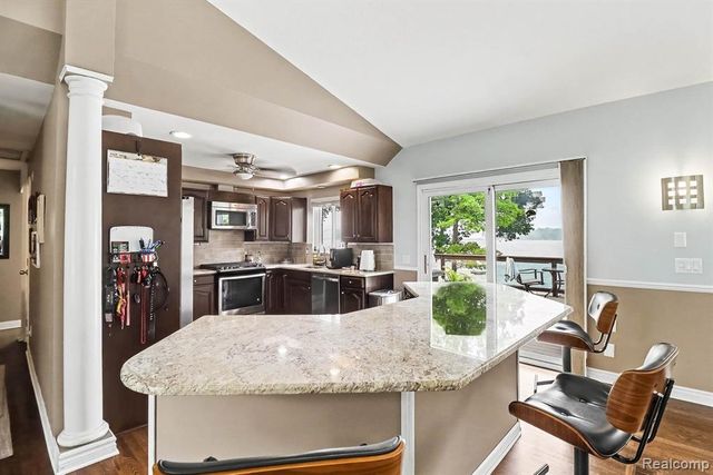 3233 Shawnee Lane, Waterford, MI 48329