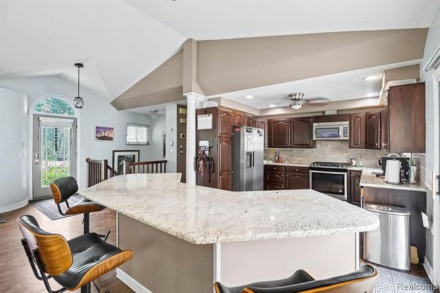 3233 Shawnee Lane, Waterford, MI 48329