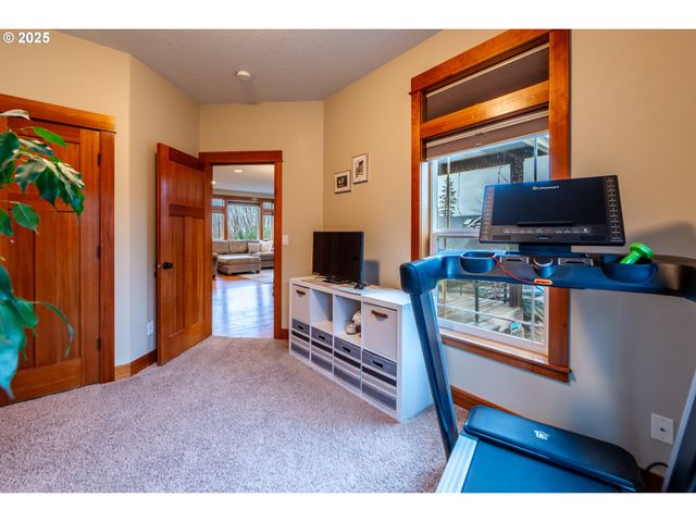 1110 RED TAIL Loop, Hood River, OR 97031