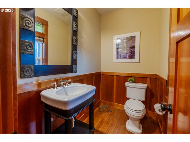 1110 RED TAIL Loop, Hood River, OR 97031