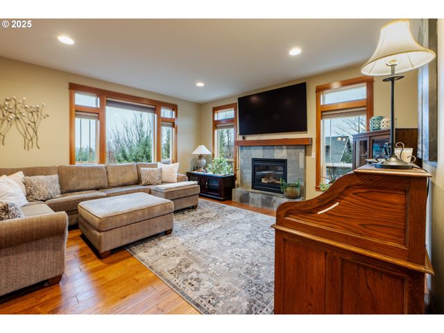 1110 RED TAIL Loop, Hood River, OR 97031