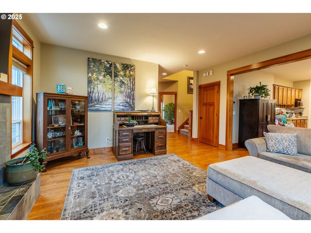 1110 RED TAIL Loop, Hood River, OR 97031