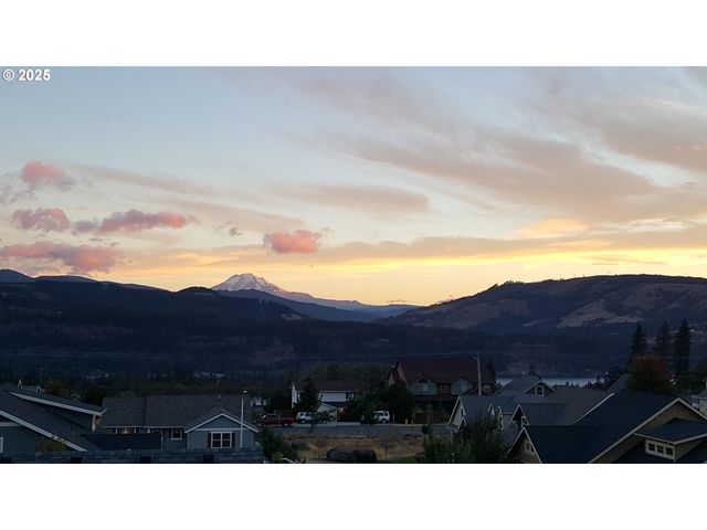 1110 RED TAIL Loop, Hood River, OR 97031