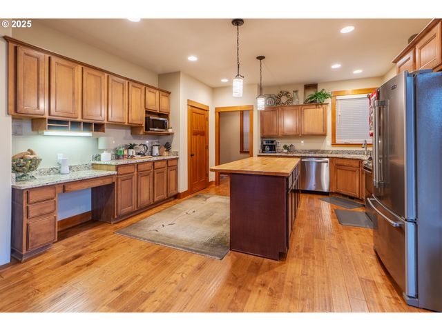 1110 RED TAIL Loop, Hood River, OR 97031