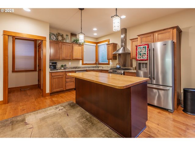 1110 RED TAIL Loop, Hood River, OR 97031
