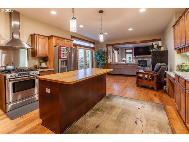 1110 RED TAIL Loop, Hood River, OR 97031