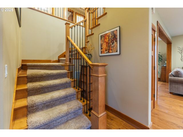 1110 RED TAIL Loop, Hood River, OR 97031