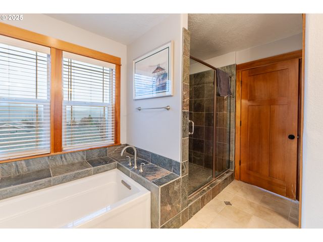 1110 RED TAIL Loop, Hood River, OR 97031