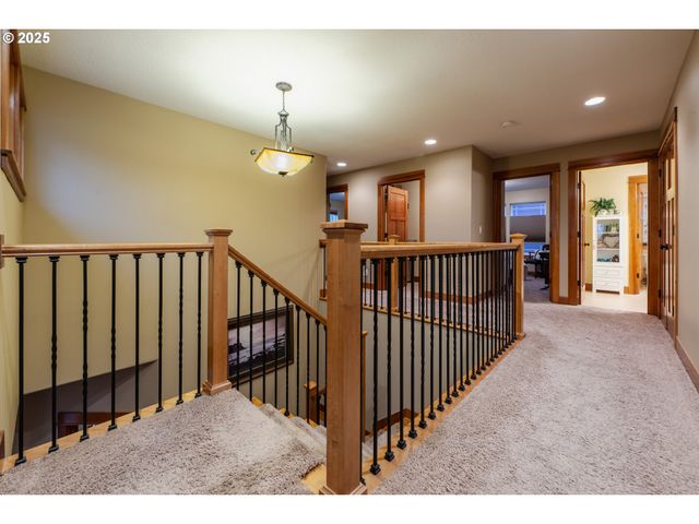 1110 RED TAIL Loop, Hood River, OR 97031