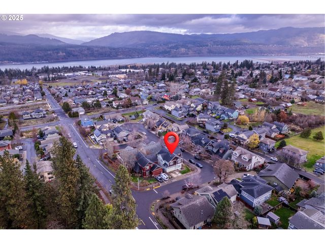 1110 RED TAIL Loop, Hood River, OR 97031