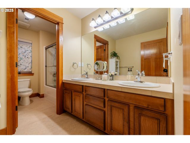 1110 RED TAIL Loop, Hood River, OR 97031