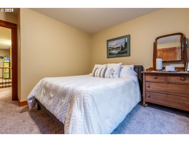 1110 RED TAIL Loop, Hood River, OR 97031