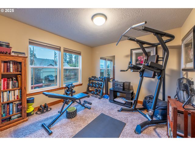 1110 RED TAIL Loop, Hood River, OR 97031