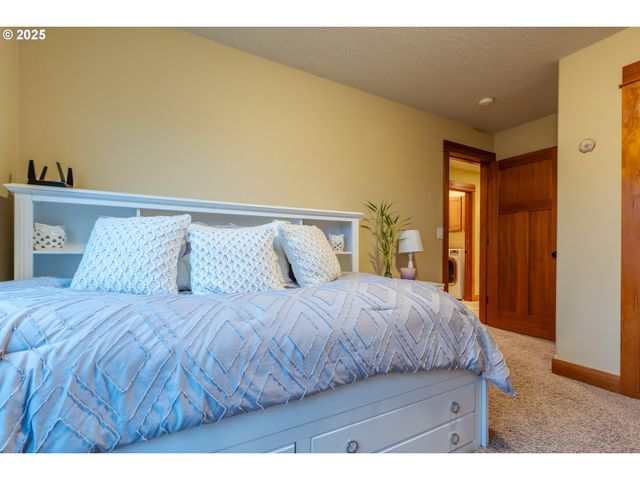 1110 RED TAIL Loop, Hood River, OR 97031