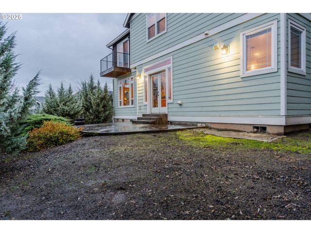 1110 RED TAIL Loop, Hood River, OR 97031