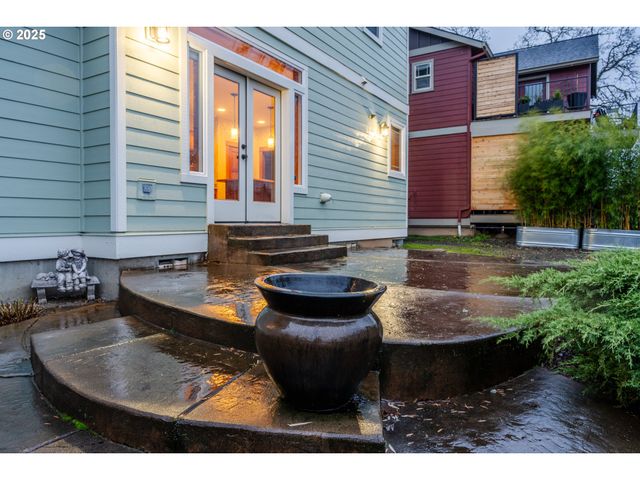 1110 RED TAIL Loop, Hood River, OR 97031