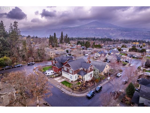 1110 RED TAIL Loop, Hood River, OR 97031