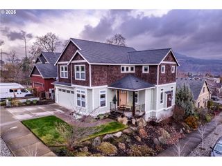 1110 RED TAIL Loop, Hood River, OR 97031