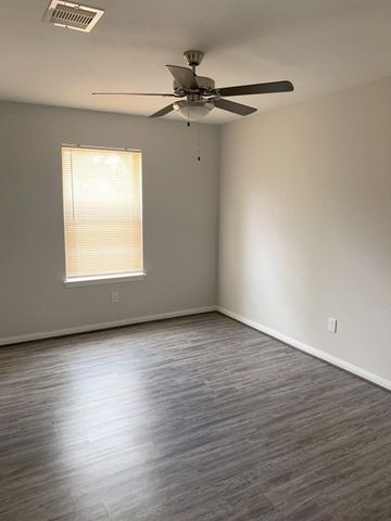 7801 Angus Street, Houston, TX 77028