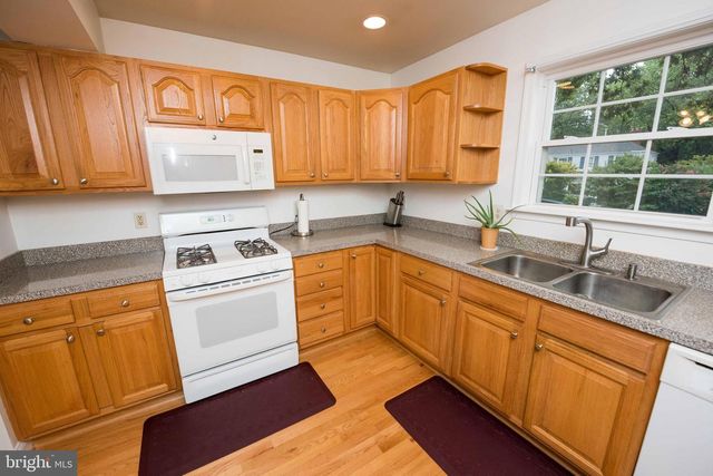 1524 N KENTUCKY ST, Arlington, VA 22205