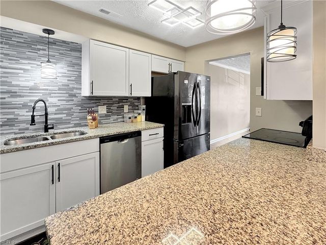27 Treasure KY, Hampton, VA 23666