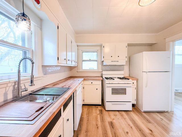 327 Kinsmoor Avenue, Fort Wayne, IN 46807