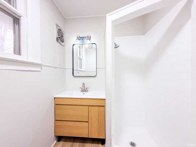 327 Kinsmoor Avenue, Fort Wayne, IN 46807