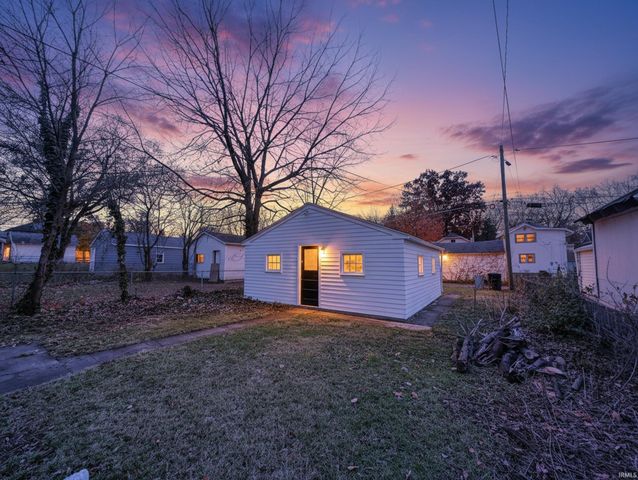 327 Kinsmoor Avenue, Fort Wayne, IN 46807