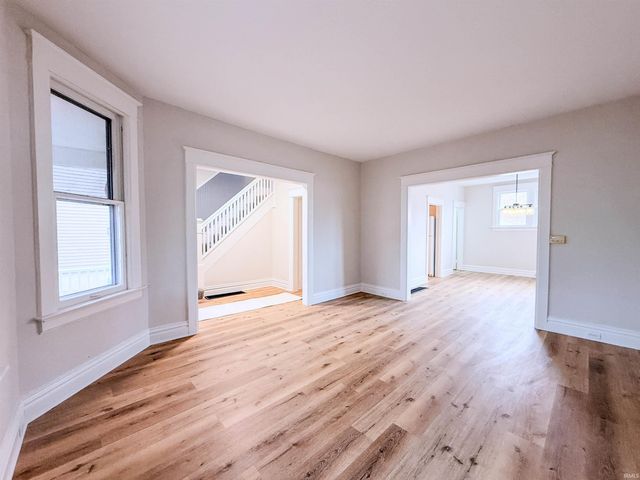 327 Kinsmoor Avenue, Fort Wayne, IN 46807