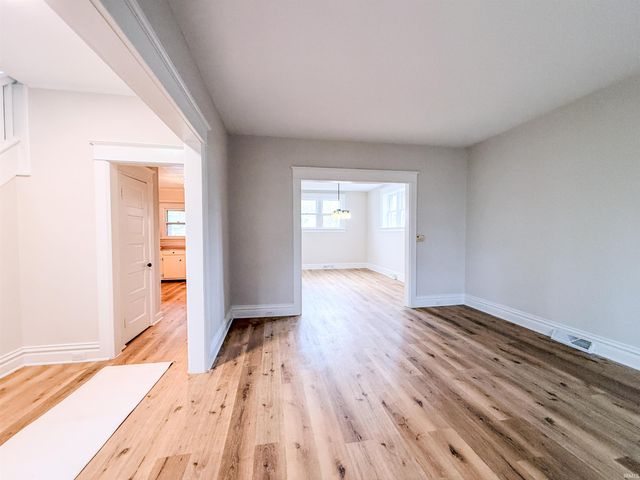 327 Kinsmoor Avenue, Fort Wayne, IN 46807