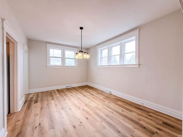 327 Kinsmoor Avenue, Fort Wayne, IN 46807