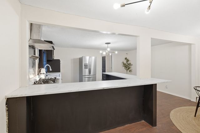 11 Cheyenne Rd, Springfield, MA 01109