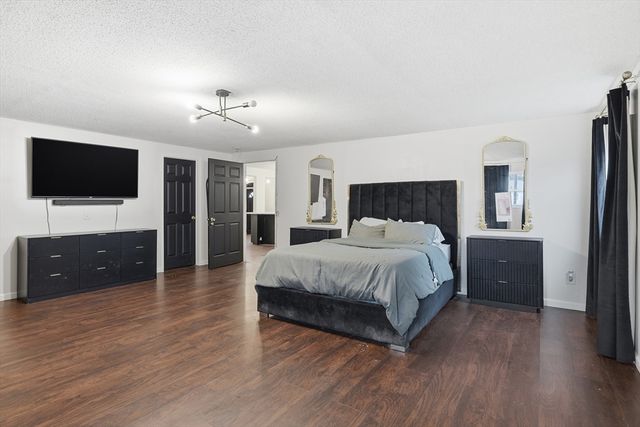 11 Cheyenne Rd, Springfield, MA 01109