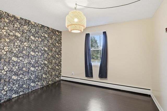 11 Cheyenne Rd, Springfield, MA 01109