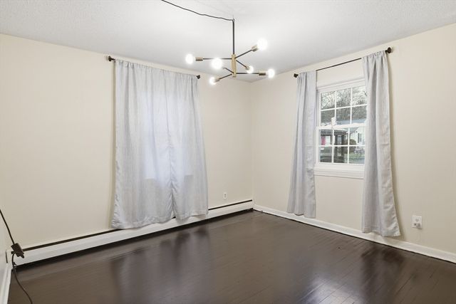 11 Cheyenne Rd, Springfield, MA 01109