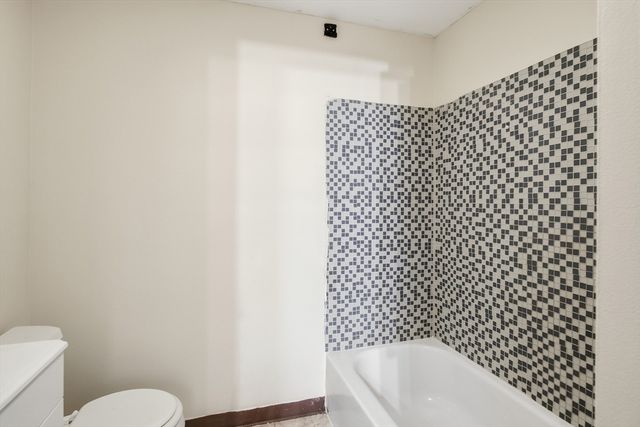 11 Cheyenne Rd, Springfield, MA 01109