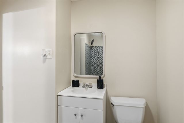 11 Cheyenne Rd, Springfield, MA 01109