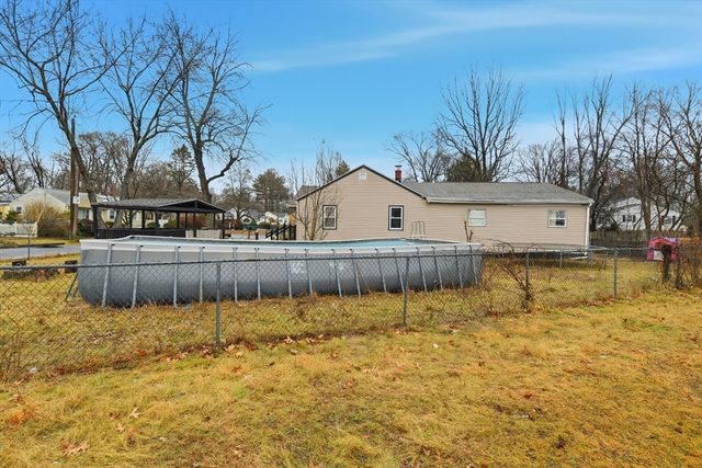 11 Cheyenne Rd, Springfield, MA 01109