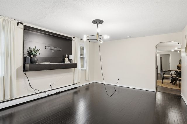 11 Cheyenne Rd, Springfield, MA 01109