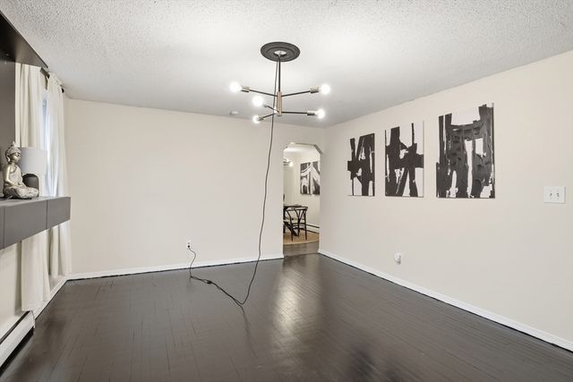 11 Cheyenne Rd, Springfield, MA 01109