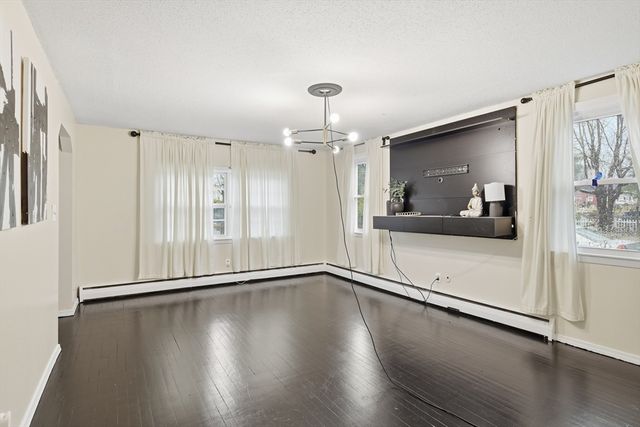 11 Cheyenne Rd, Springfield, MA 01109