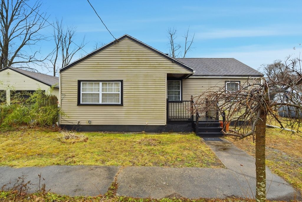 11 Cheyenne Rd, Springfield, MA 01109