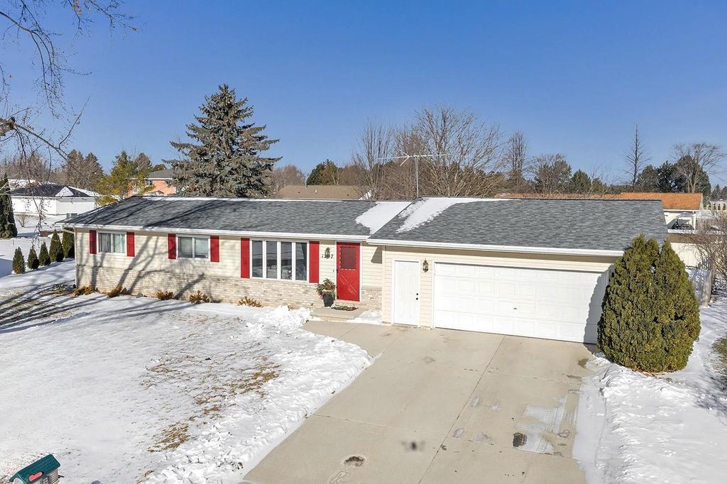 1207 SUNRISE COURT, Kewaunee, WI 54216